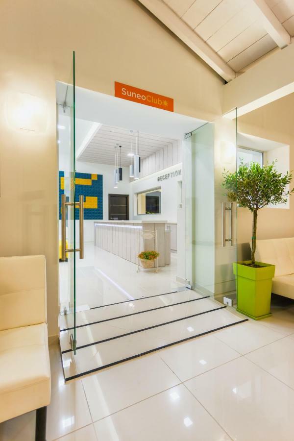 Hotel Cavo D' Oro & 4*